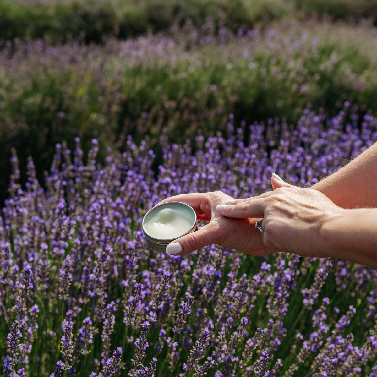 Baume hydratant et apaisant pour la peau sèche et craquelée du corps, à la lavande