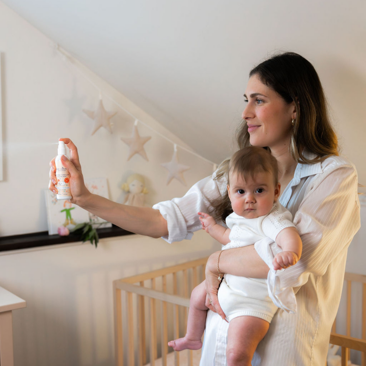 Bruine d'oreiller florale légère et apaisante pour rituel coucher bébé