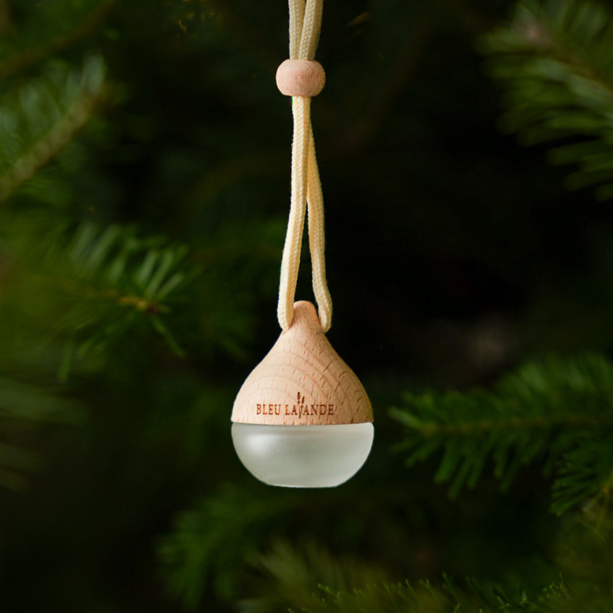 Mini diffuseur d'huiles essentielles pures à accrocher dans le sapin de Noël comme ornement parfumé